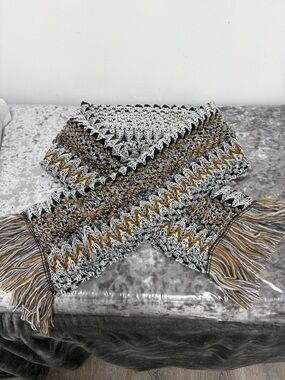 NWOT Multicolor Knit Fringe Scarf - White, Black & Mustard